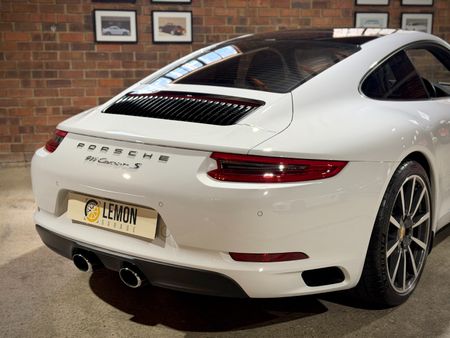2017-Porsche-911-Carrera-S-Auto_8