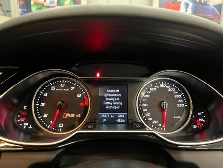 2013-Audi-RS4-Avant-quattro-Auto_10