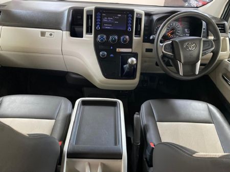 2023-Toyota-Quantum-28-GL-11-seat_6