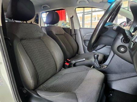 2015-Volkswagen-Polo-GP-12-TSI-Comfortline-66kW_11