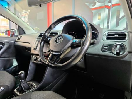 2015-Volkswagen-Polo-GP-12-TSI-Comfortline-66kW_13