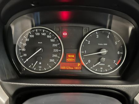 2010-BMW-3-Series-320i-Auto_10