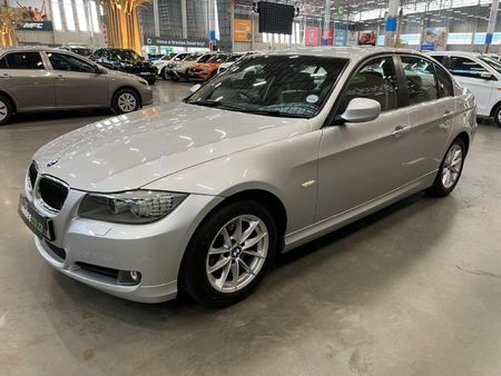 2010-BMW-3-Series-320i-Auto_6