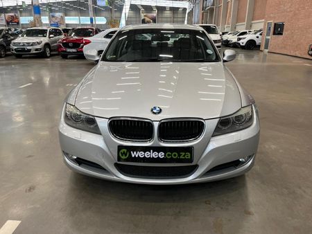 2010-BMW-3-Series-320i-Auto_7