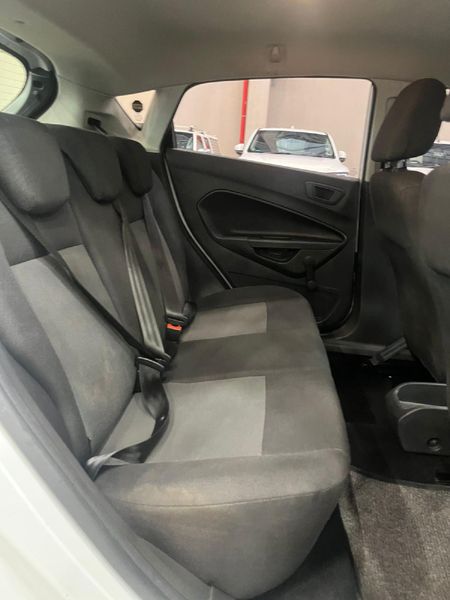 2016-Ford-Fiesta-14-Ambiente-5-dr_11