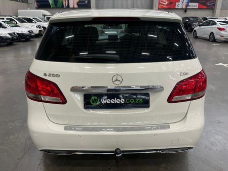 2015-Mercedes-Benz-B-Class-B-200-CDI-Auto_3