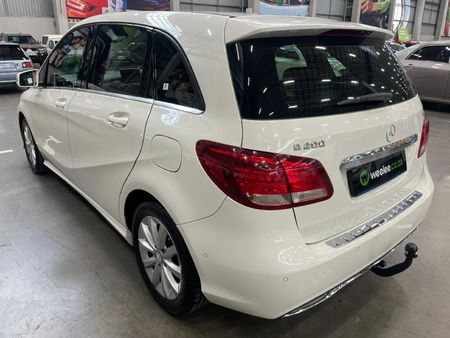2015-Mercedes-Benz-B-Class-B-200-CDI-Auto_4