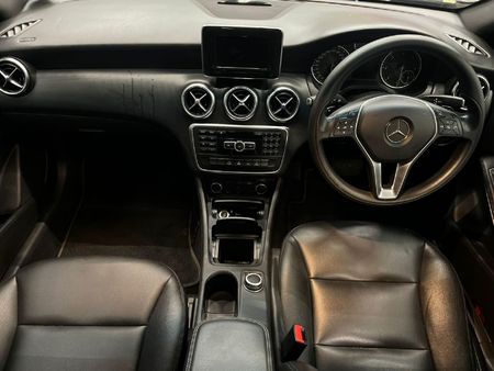 2015-Mercedes-Benz-A-Class-A-220-CDI-BE-Auto_9