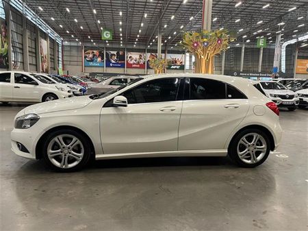 2015-Mercedes-Benz-A-Class-A-220-CDI-BE-Auto_5