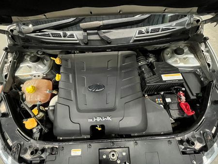 2022-Mahindra-XUV-500-22D-mHawk-7-seat-W6-Auto_12
