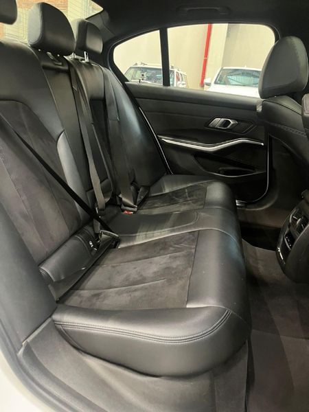 2020-BMW-3-Series-318i-M-Sport_11