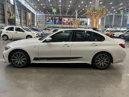 2020-BMW-3-Series-318i-M-Sport_5