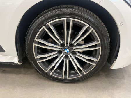 2020-BMW-3-Series-318i-M-Sport_8