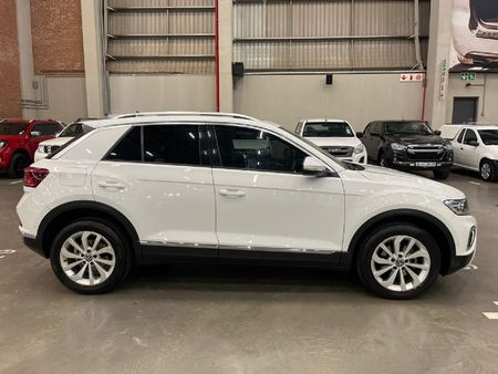 2022-Volkswagen-T-Roc-14-TSI-Design-Auto_1