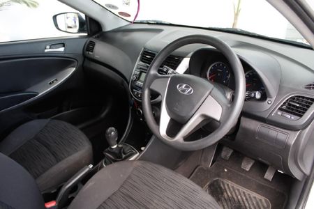 2018-Hyundai-Accent-16-GL-Motion_10