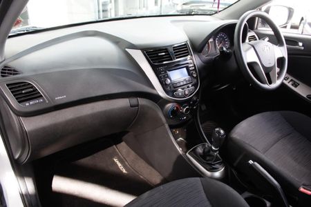 2018-Hyundai-Accent-16-GL-Motion_14