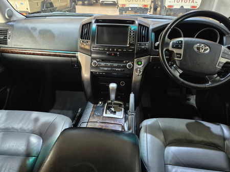 2010-Toyota-Land-Cruiser-200-TD-V8-VX-Auto_10