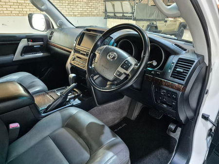 2010-Toyota-Land-Cruiser-200-TD-V8-VX-Auto_12