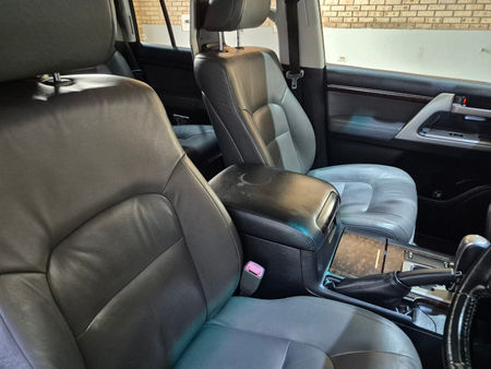 2010-Toyota-Land-Cruiser-200-TD-V8-VX-Auto_13