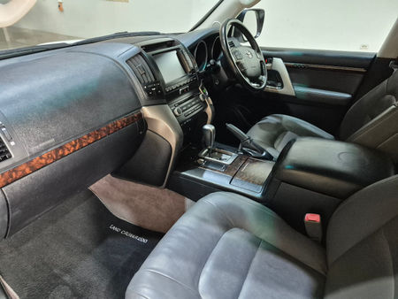 2010-Toyota-Land-Cruiser-200-TD-V8-VX-Auto_8