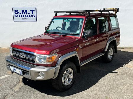 2012-Toyota-Land-Cruiser-76-42-D-60th-Edition-Station-Wagon_0