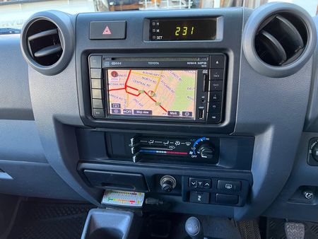 2012-Toyota-Land-Cruiser-76-42-D-60th-Edition-Station-Wagon_4