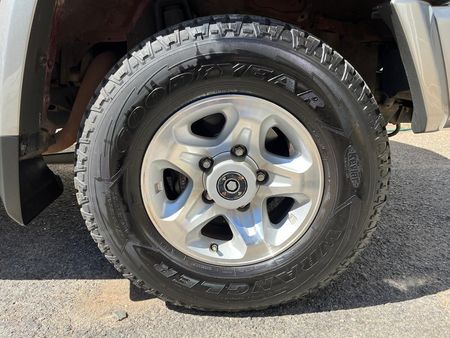 2012-Toyota-Land-Cruiser-76-42-D-60th-Edition-Station-Wagon_7