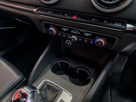 2021-Audi-RS3-Sportback-quattro_10