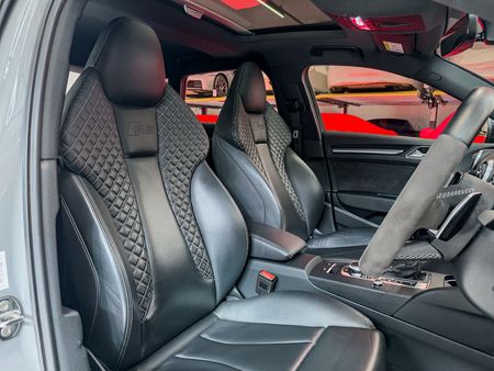 2021-Audi-RS3-Sportback-quattro_12