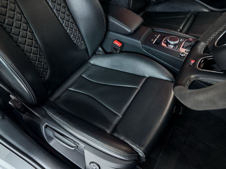 2021-Audi-RS3-Sportback-quattro_14