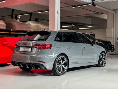 2021-Audi-RS3-Sportback-quattro_3