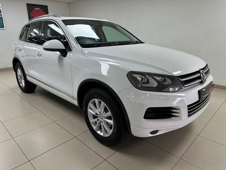 2012-Volkswagen-Touareg-30-V6-TDI-Auto-Bluemotion-180kW_0