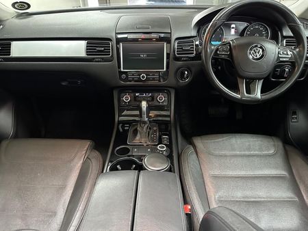 2012-Volkswagen-Touareg-30-V6-TDI-Auto-Bluemotion-180kW_10