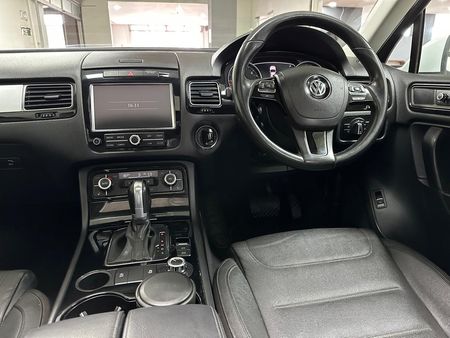 2012-Volkswagen-Touareg-30-V6-TDI-Auto-Bluemotion-180kW_12