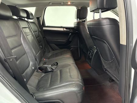2012-Volkswagen-Touareg-30-V6-TDI-Auto-Bluemotion-180kW_15