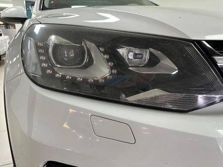 2012-Volkswagen-Touareg-30-V6-TDI-Auto-Bluemotion-180kW_17