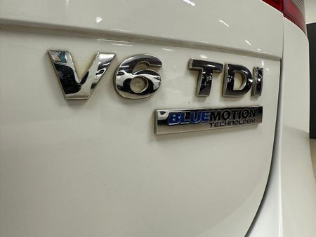 2012-Volkswagen-Touareg-30-V6-TDI-Auto-Bluemotion-180kW_19