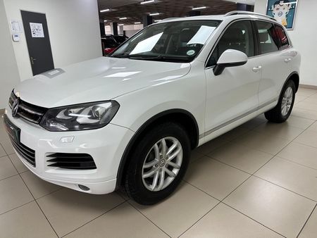 2012-Volkswagen-Touareg-30-V6-TDI-Auto-Bluemotion-180kW_2
