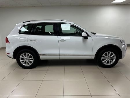 2012-Volkswagen-Touareg-30-V6-TDI-Auto-Bluemotion-180kW_3