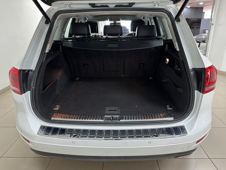 2012-Volkswagen-Touareg-30-V6-TDI-Auto-Bluemotion-180kW_6