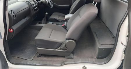 2015-Nissan-Navara-25-dCi-XE-KingCab-Single-Cab_9