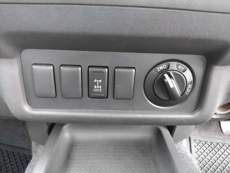 2015-Nissan-Navara-25-dCi-XE-KingCab-Single-Cab_11