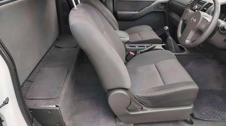 2015-Nissan-Navara-25-dCi-XE-KingCab-Single-Cab_12
