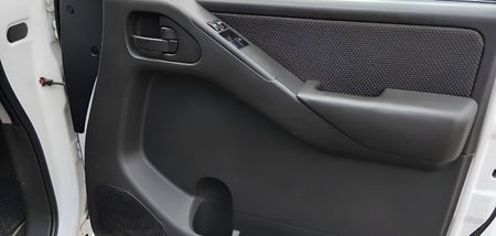2015-Nissan-Navara-25-dCi-XE-KingCab-Single-Cab_13
