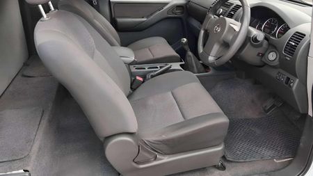 2015-Nissan-Navara-25-dCi-XE-KingCab-Single-Cab_21
