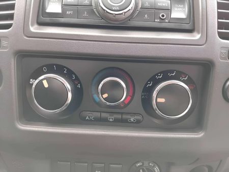 2015-Nissan-Navara-25-dCi-XE-KingCab-Single-Cab_8