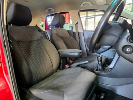 2015-Volkswagen-Polo-GP-12-TSI-Comfortline-66kW_10