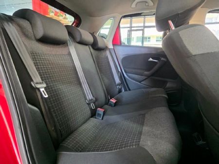2015-Volkswagen-Polo-GP-12-TSI-Comfortline-66kW_11