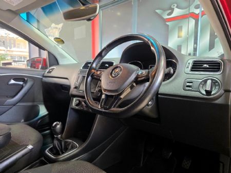 2015-Volkswagen-Polo-GP-12-TSI-Comfortline-66kW_13