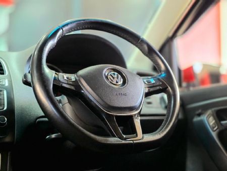 2015-Volkswagen-Polo-GP-12-TSI-Comfortline-66kW_14